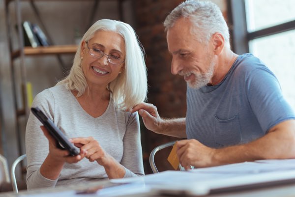Baby Boomers reading tablet
